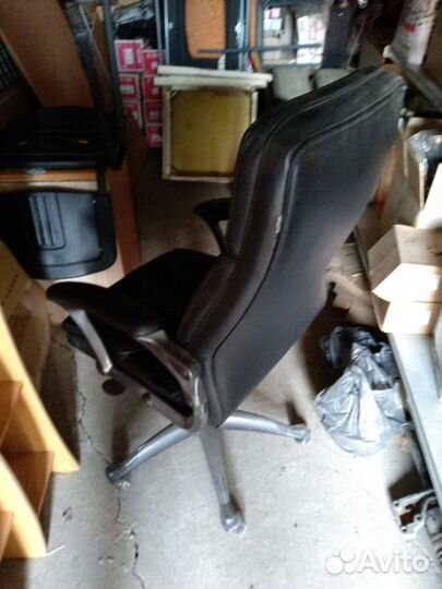 Кресло кожаное