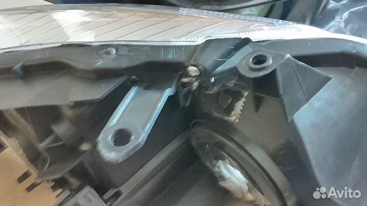 Фара левая Toyota Corolla E150 07-10