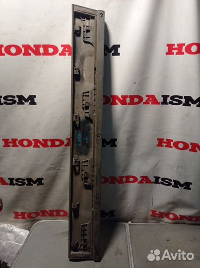 Накладка двери передняя левая Honda Cr-V RE5 R20A2