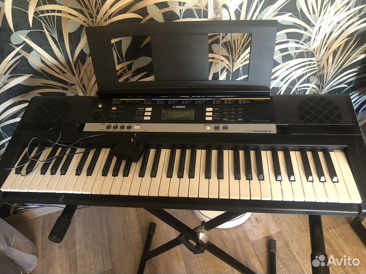 Синтезатор Yamaha psr e243