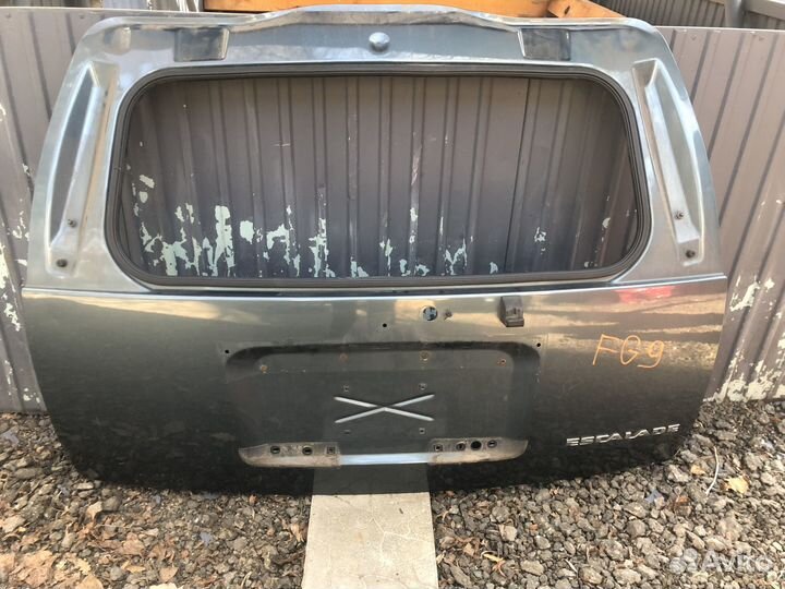 Крышка багажника Cadillac Escalade III 06-14