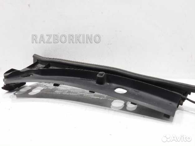 Водосток лобового стекла (жабо)