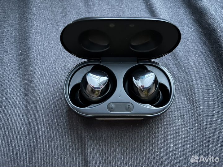 Беспроводные наушники samsung buds
