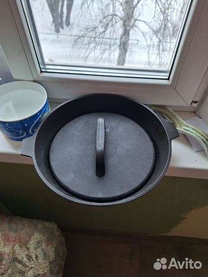 Чугунная сковорода с гнётом