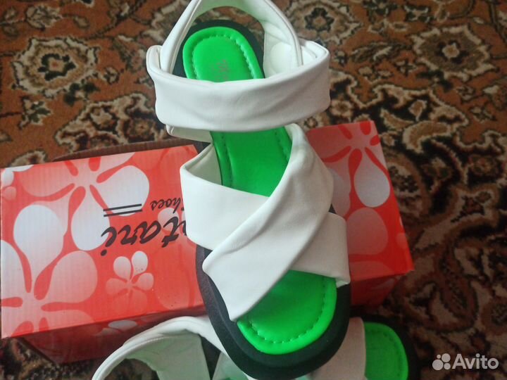 Продам босоножки