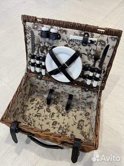 Корзина для пикника плетеная