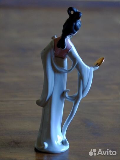 Японская фарфоровая статуэтка
