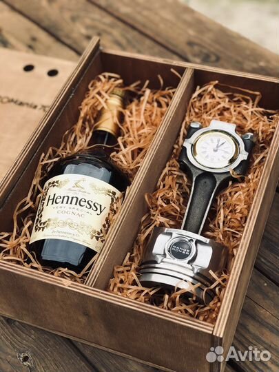 Часы из пршня подарок на День Рождения