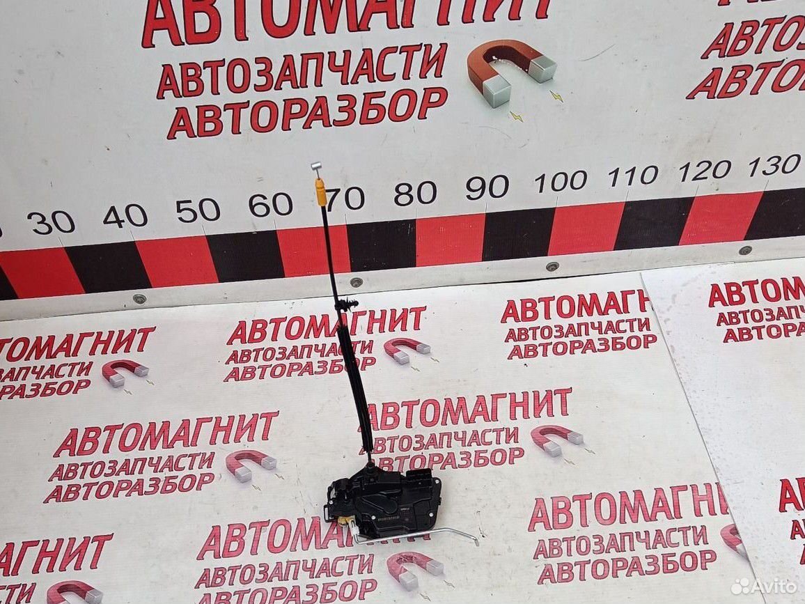 Замок двери задний левый Джили Кулрей SX11