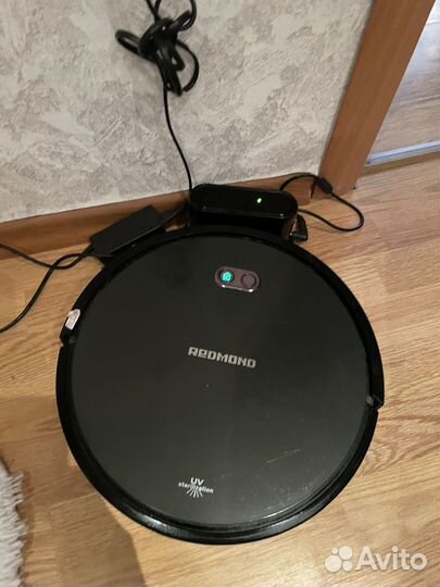 Робот пылесос с влажной уборкой Redmond