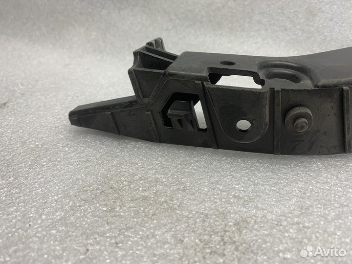 Кронштейн бампера переднего Peugeot 307