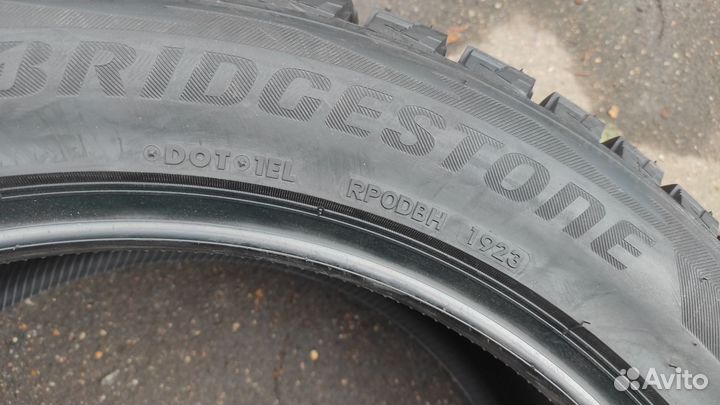 Bridgestone Blizzak DM-V2 275/50 R22