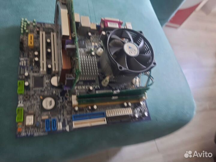 Материнская плата с процессором и памятью