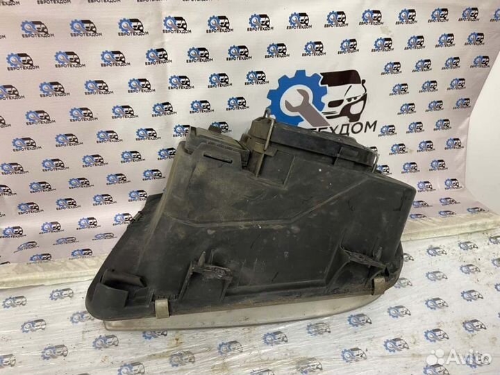 Фара передняя правая Volkswagen Bora AKL 2002