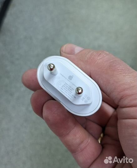 Зарядные устройства Apple и Samsung оба - 18W