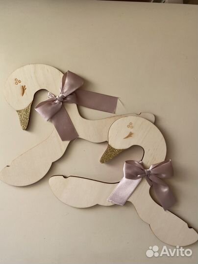 Деревянные вешалки для одежды