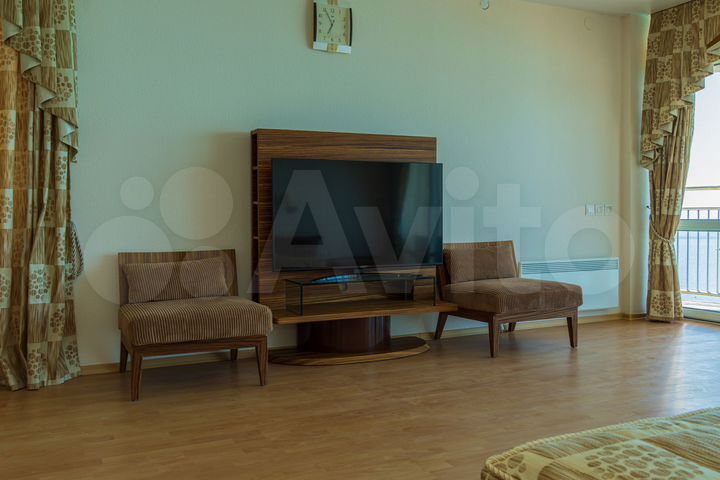 2-к. квартира, 100 м², 4/4 эт.