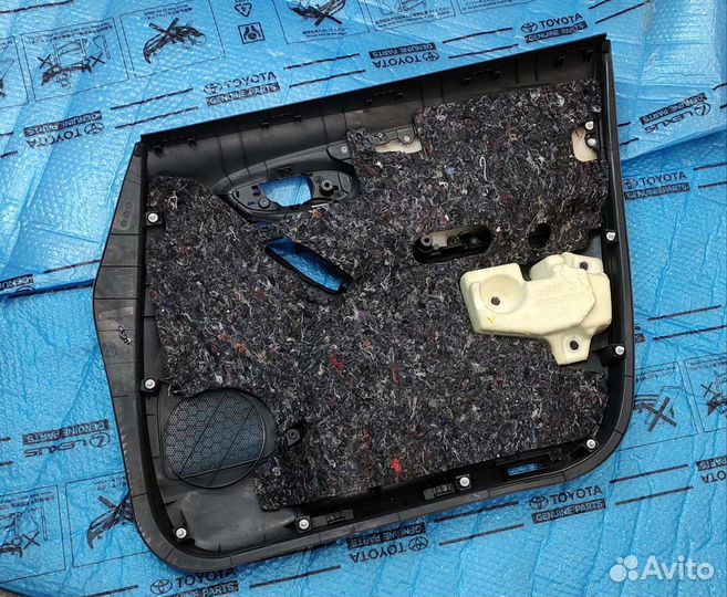 Toyota Verso дверная карта передняя левая 12-17