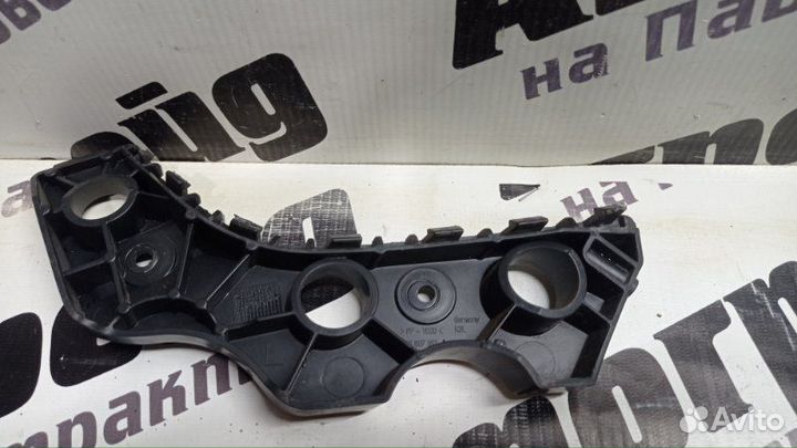 Крепление бампера переднее левое Volkswagen Passat