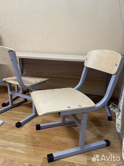 Парта со стульями