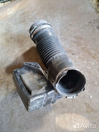 Патрубок воздушного фильтра Audi A6 C6