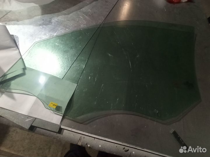 Стекло на дверь Kia Sorento II рестайлинг