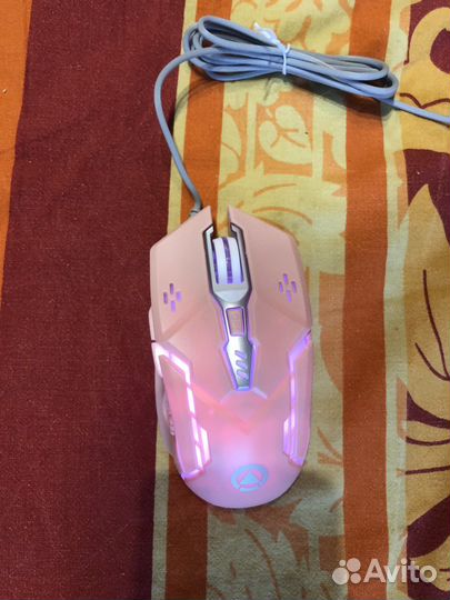 Новая розовая проводная мышь