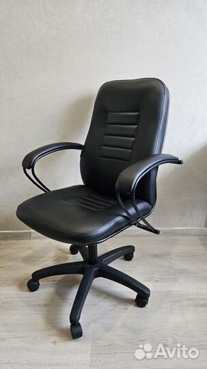 Офисное кресло метта
