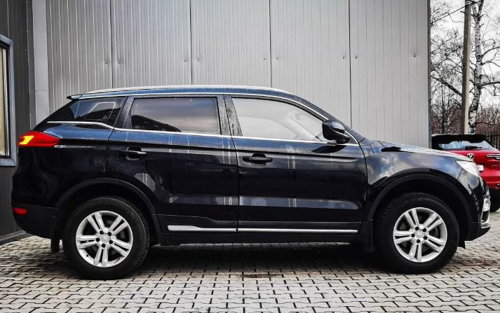 Geely Atlas: фото владельца