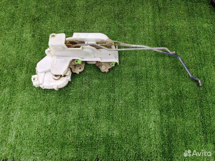 Замок передней правой двери Mitsubishi galant 7