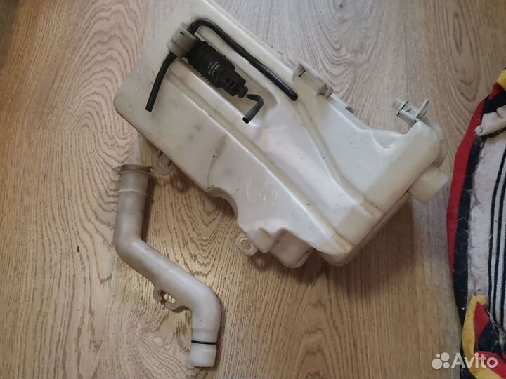 Бачок омывателя Митсубиси colt