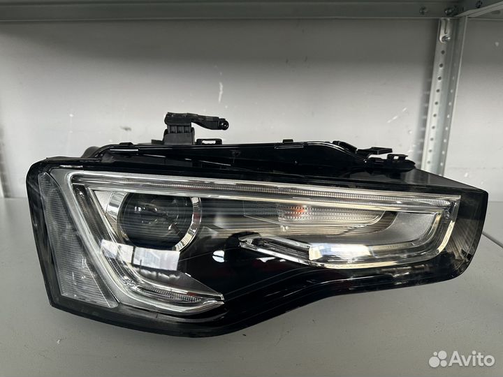 Фара Audi A5 8T правая рест