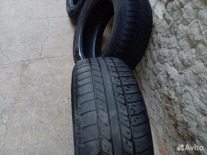 Goodyear GT 2 235/65 R17 104V