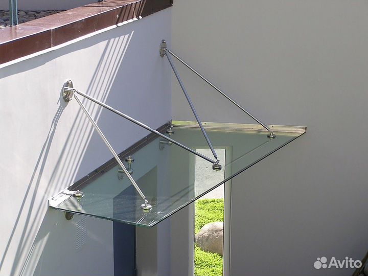 Стеклянный козырек на входной группе