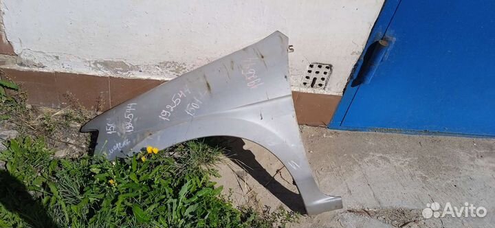 Переднее левое крыло