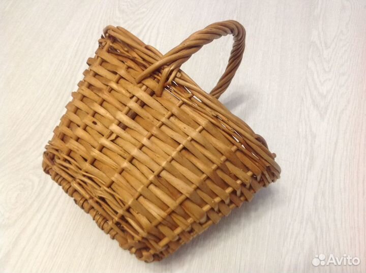 Корзинка плетёная из ивы