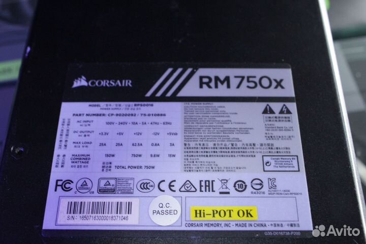 Модульный блок питания Corsair RM750x