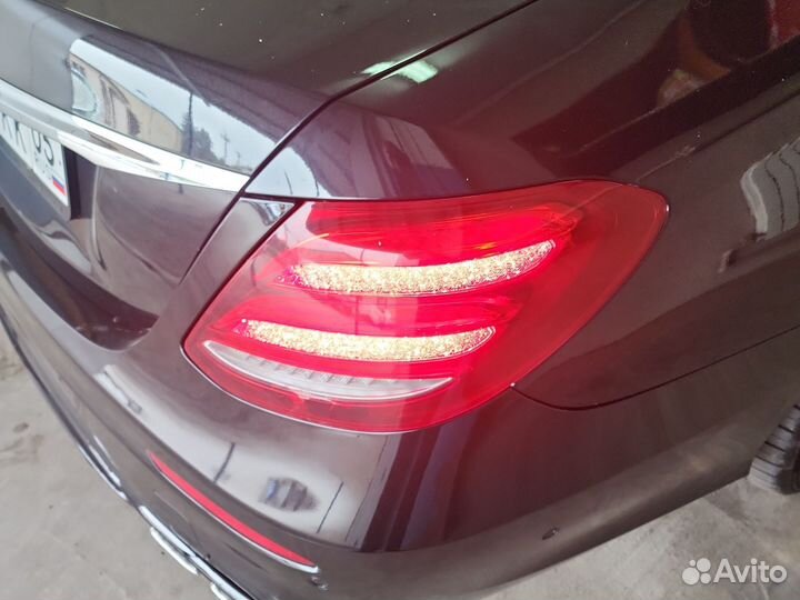 Задний фонарь w213