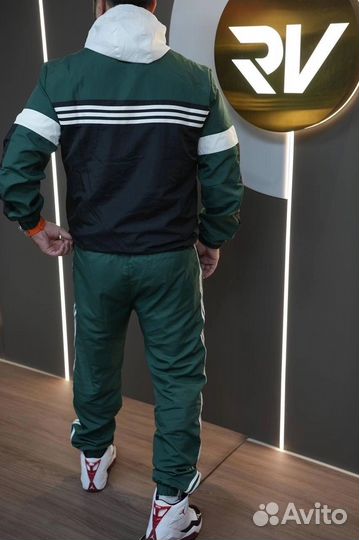 Спортивный костюм adidas