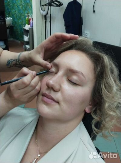 Бровист, визажист