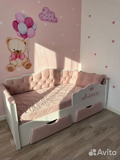Детская кроватка - диванчик с каретной стяжкой