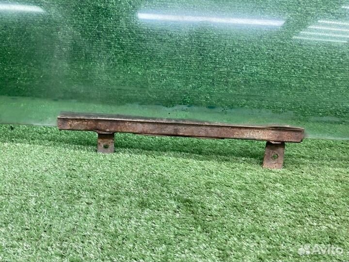 Стекло двери переднее правое Volkswagen Passat B4