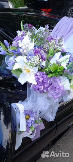 Лавандовое украшение на свадебную машину