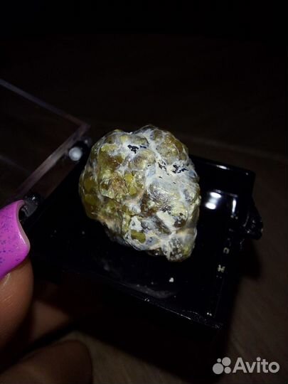 Гранат топазолит