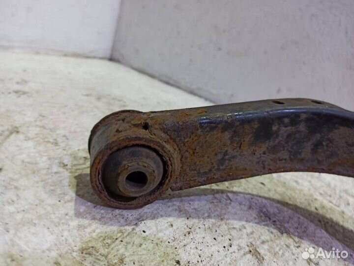 Рычаг передний левый верхний