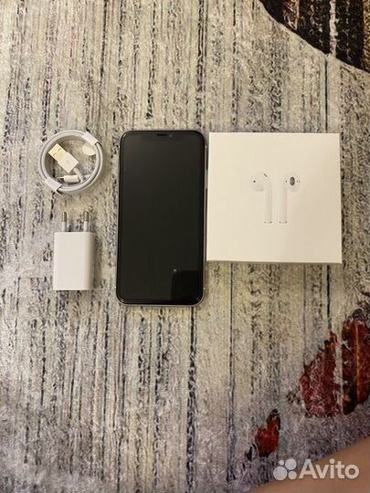 Телефон iPhone 11