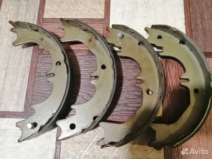 Колодки на руч тормоз MiLes для Land Cruzer 100