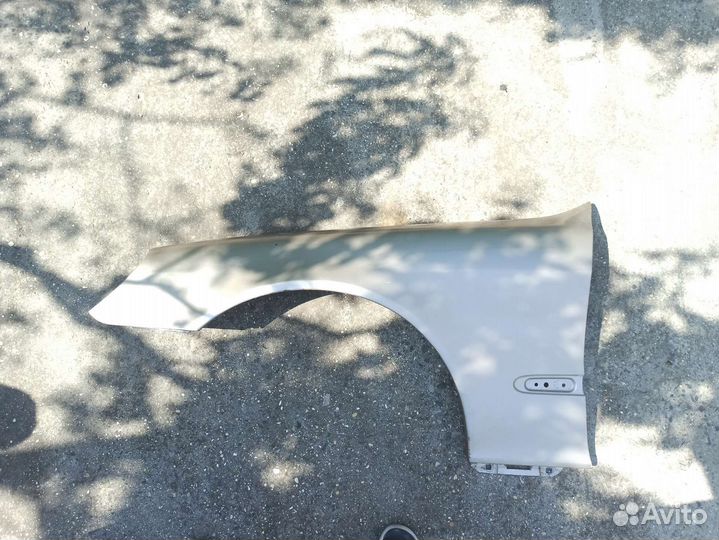 Передние левое крыло на w220