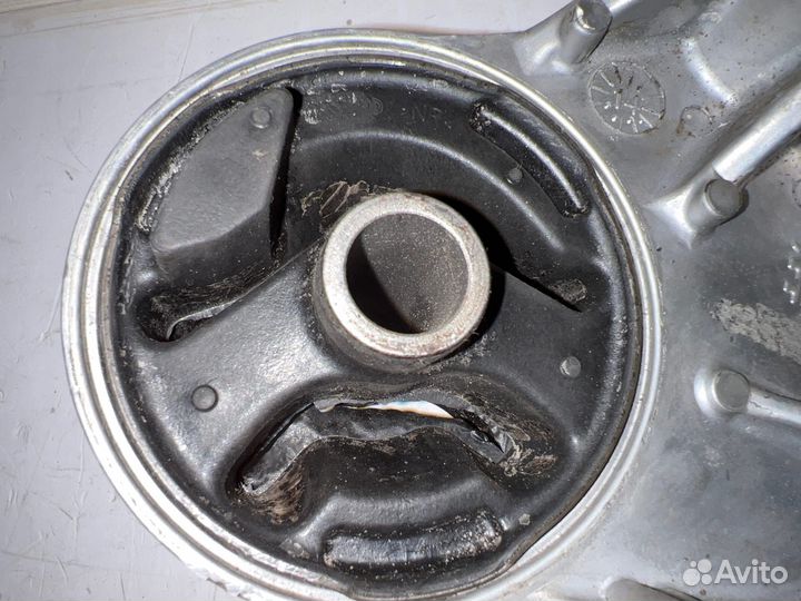 Опора двигателя передняя новая Opel Astra H 1.7 D