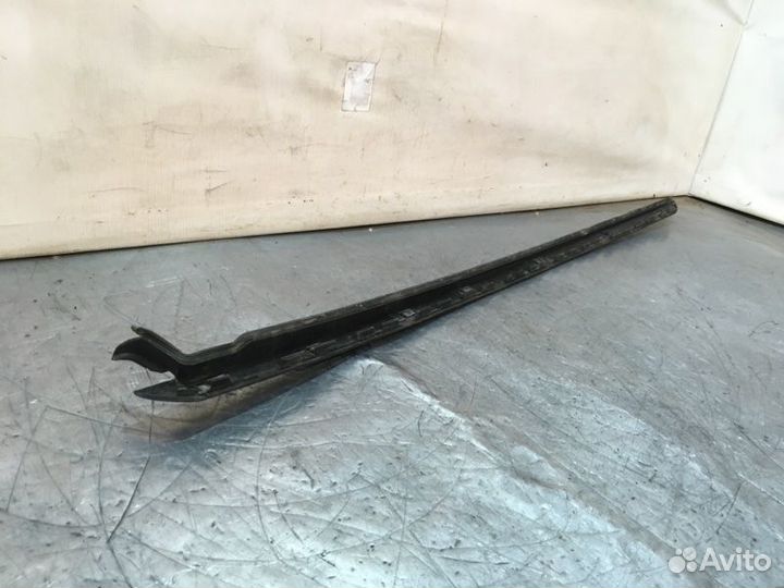 Накладка лобового стекла передняя правая Citroen